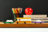 Candycar School Bus – Duurzame Houten Speelgoed Bus
