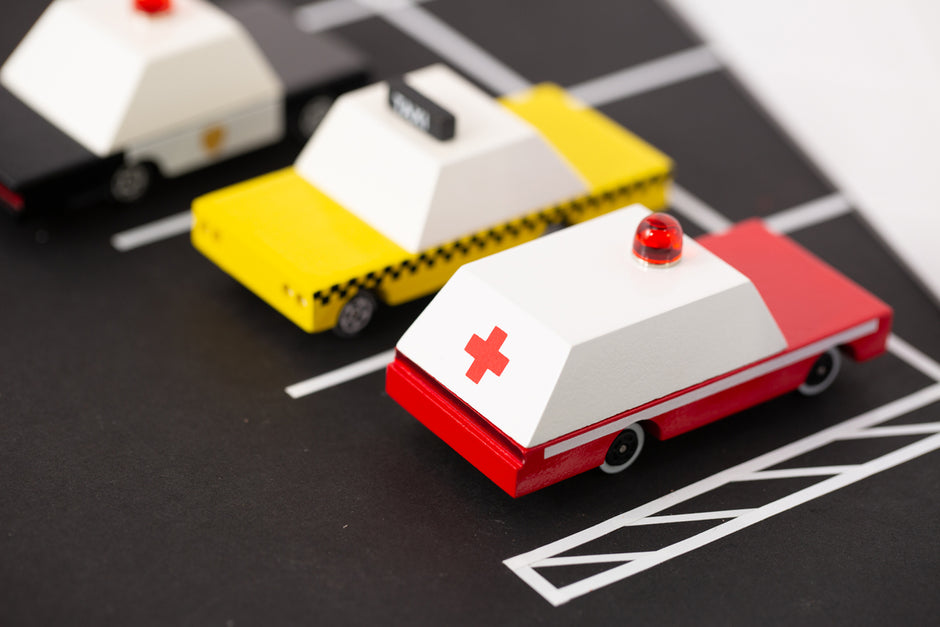 Candycar Ambulance Car – Duurzame Houten Speelgoed auto
